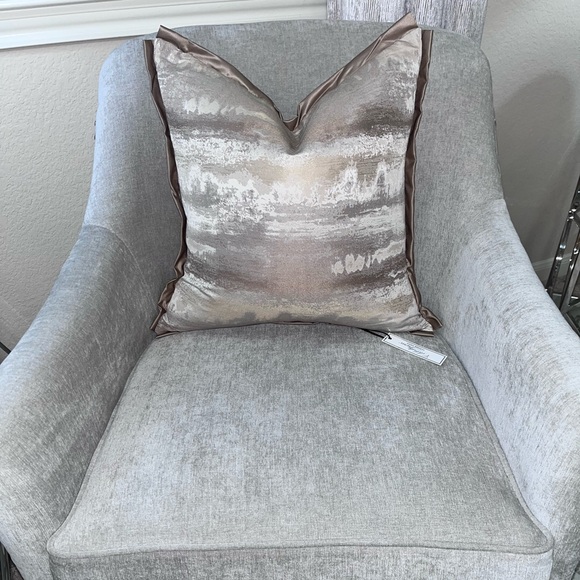 1-NWT CELEBRITY HOME MARBLED DECORATIVE PILLOWS (Read description for details) - Picture 15 of 17